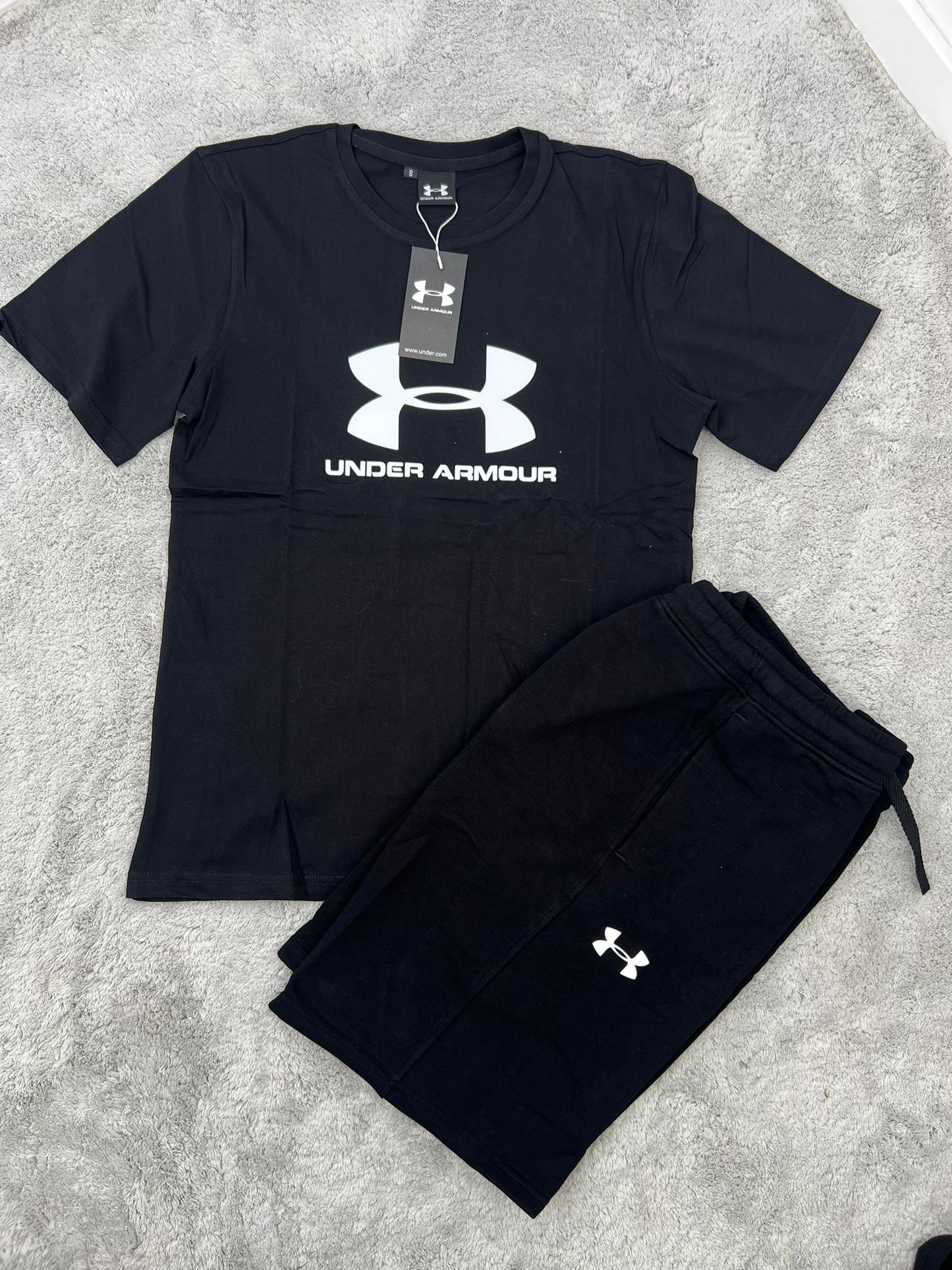 Conjunto Under Armour negra logo blanco