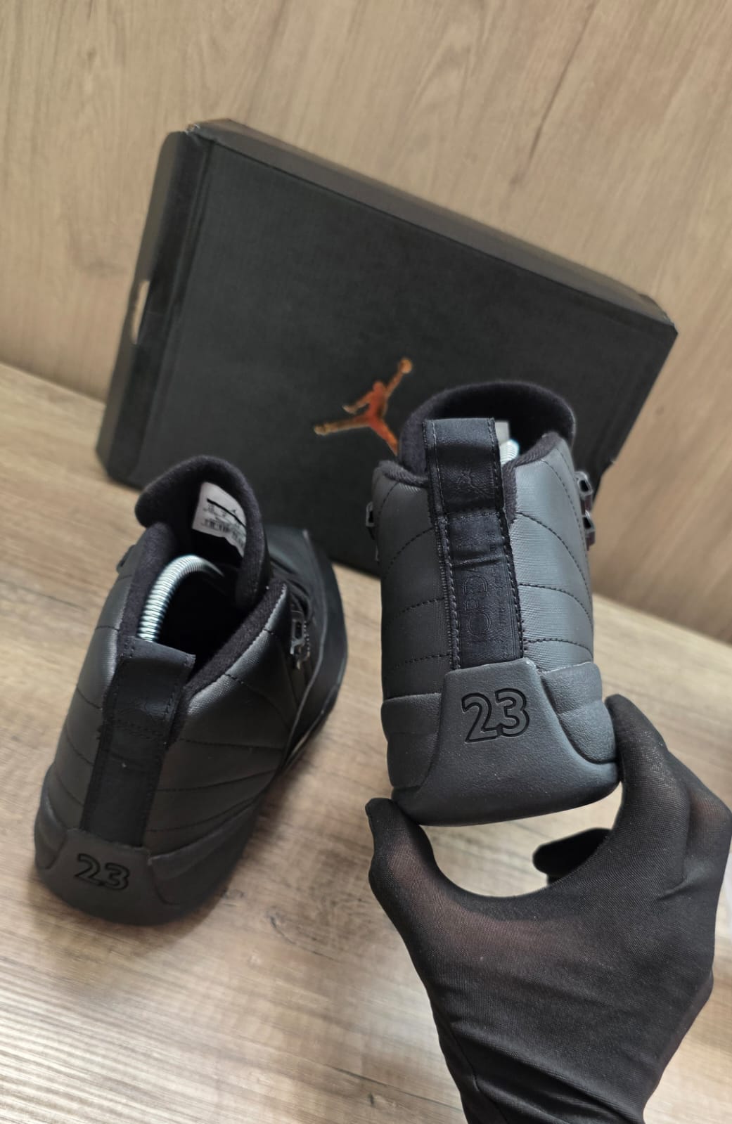 Jordan 12 negra