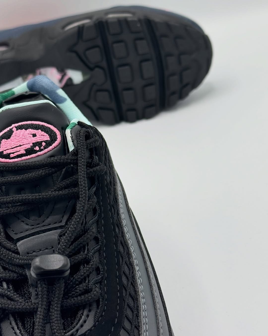 Air max 95 x Corteiz gris azul logo rosa