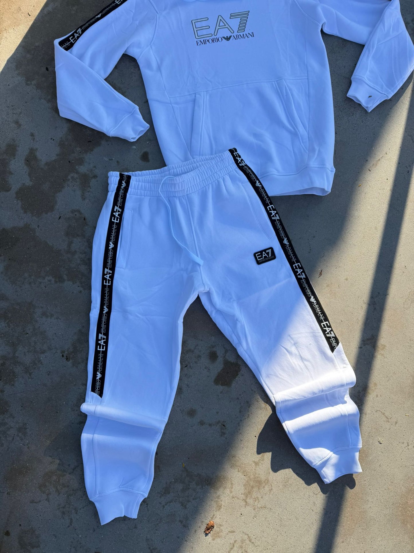 Chandal armani blanco logo blanco y negro