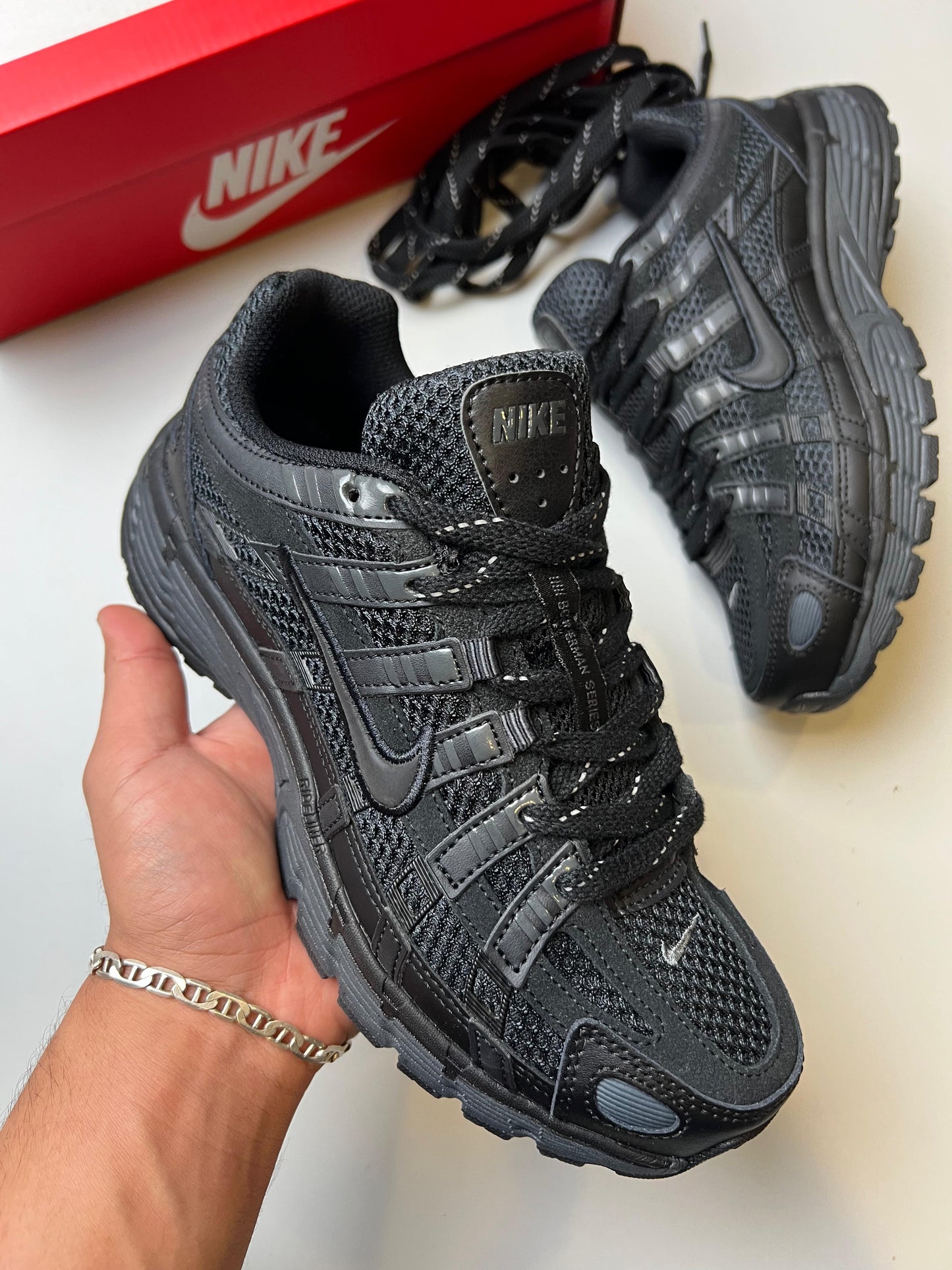Nike P-6000 negras