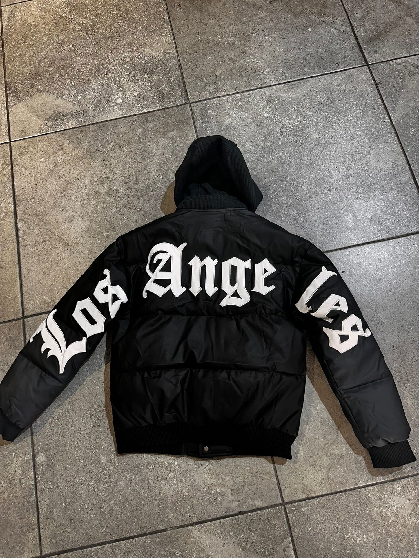 Chaqueta LOS ANGELES negra logo blanco