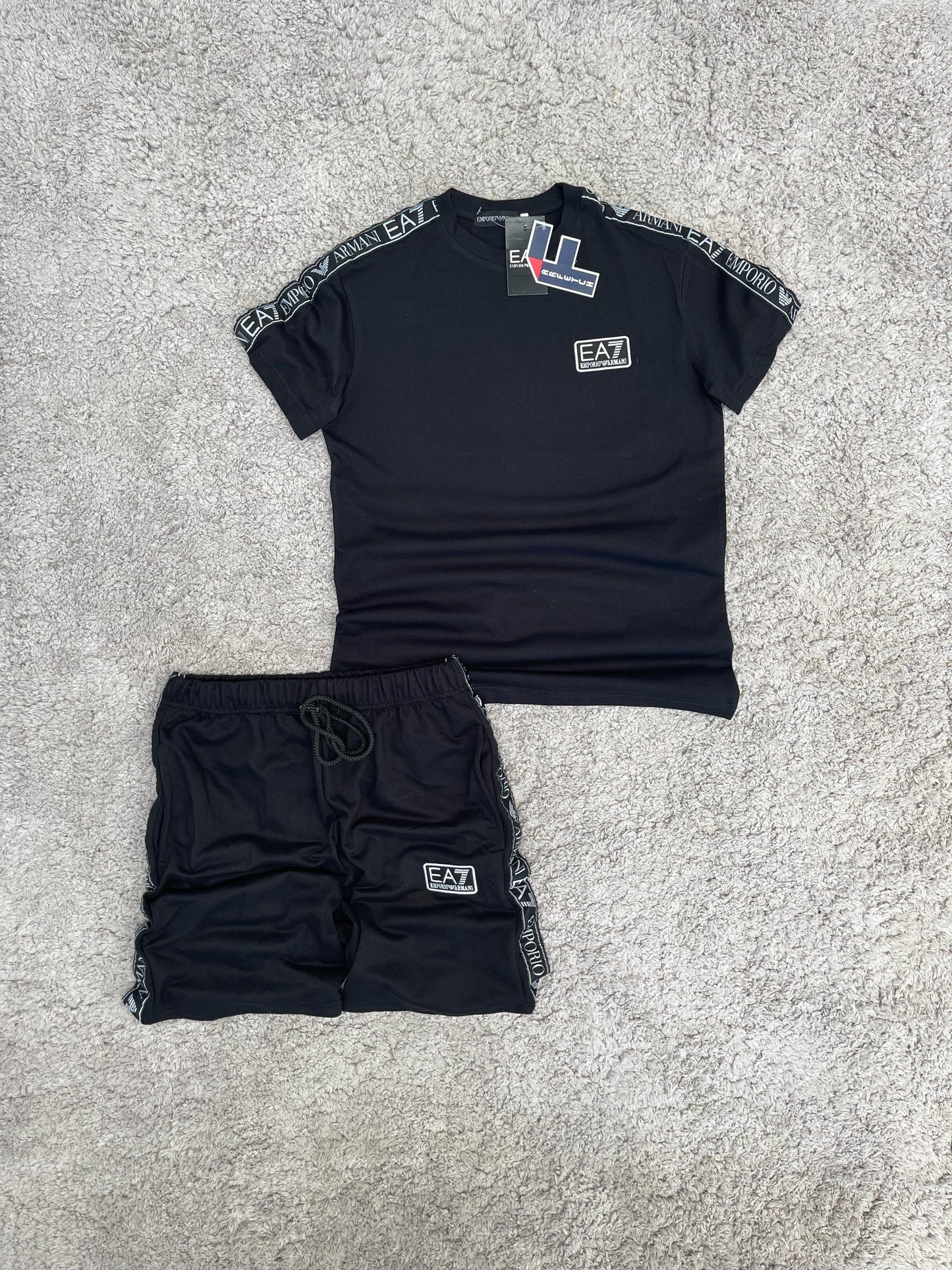 CONJUNTO ARMANI NEGRO LOGO BLANCO detalles grises