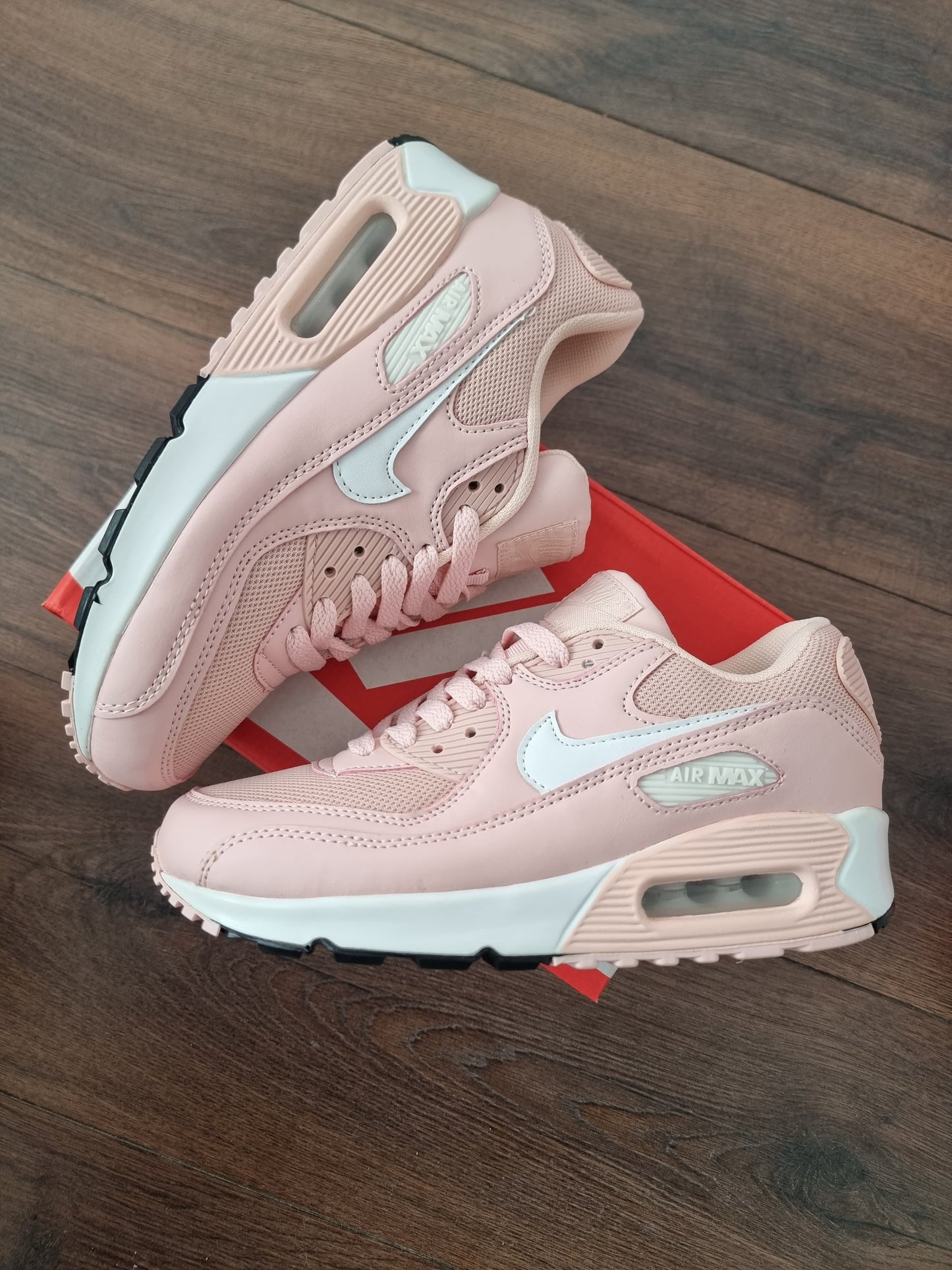 Air max 90 rosa logo blanco