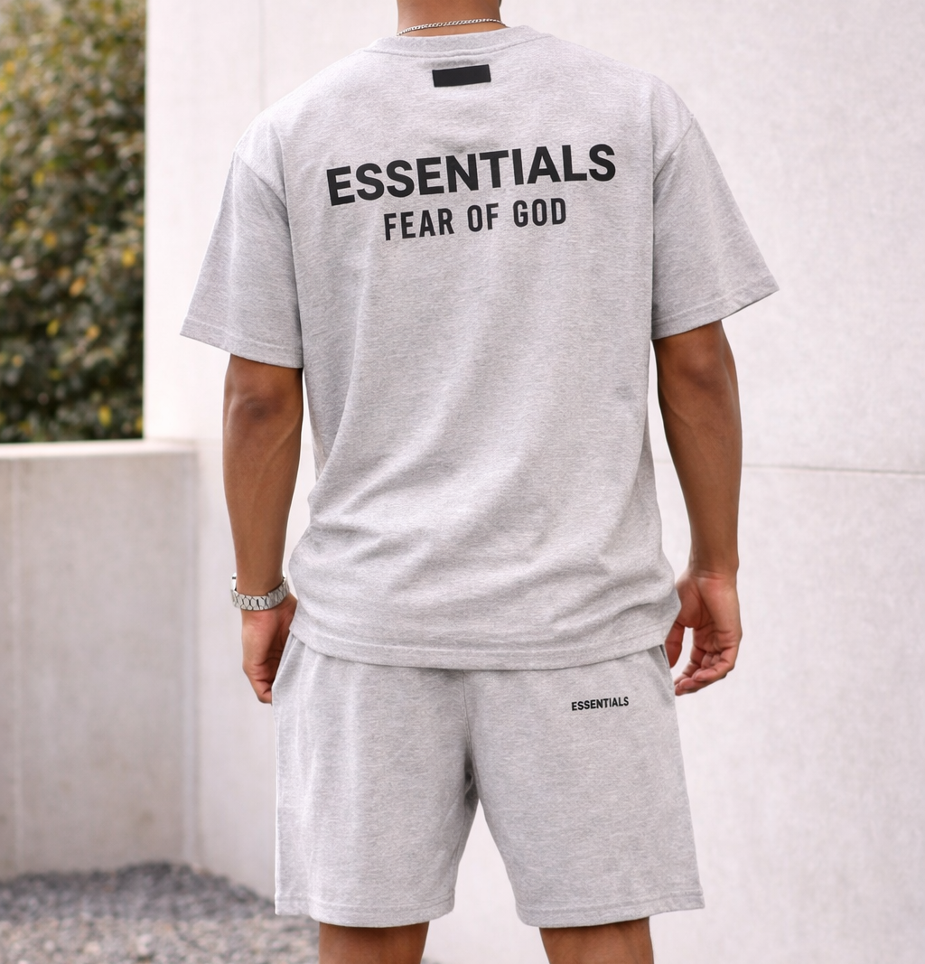 Conjunto Essentials gris logo negro