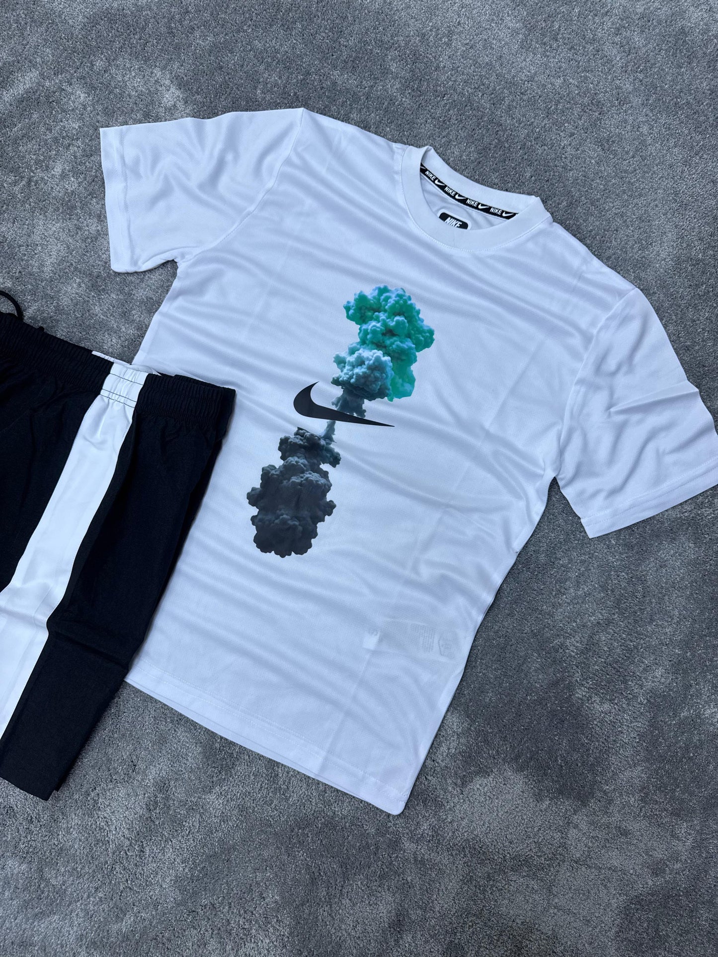 Conjunto corto nike blanco logo negro detalles humos