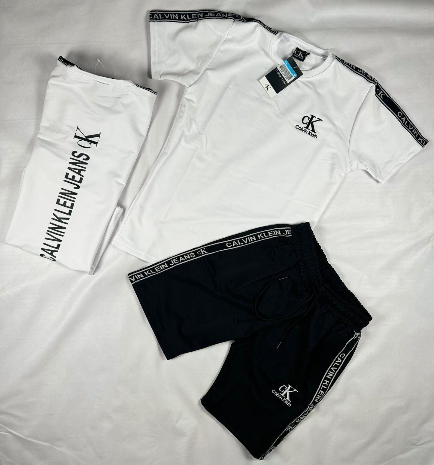 Conjunto calvin klein blanca logo negro