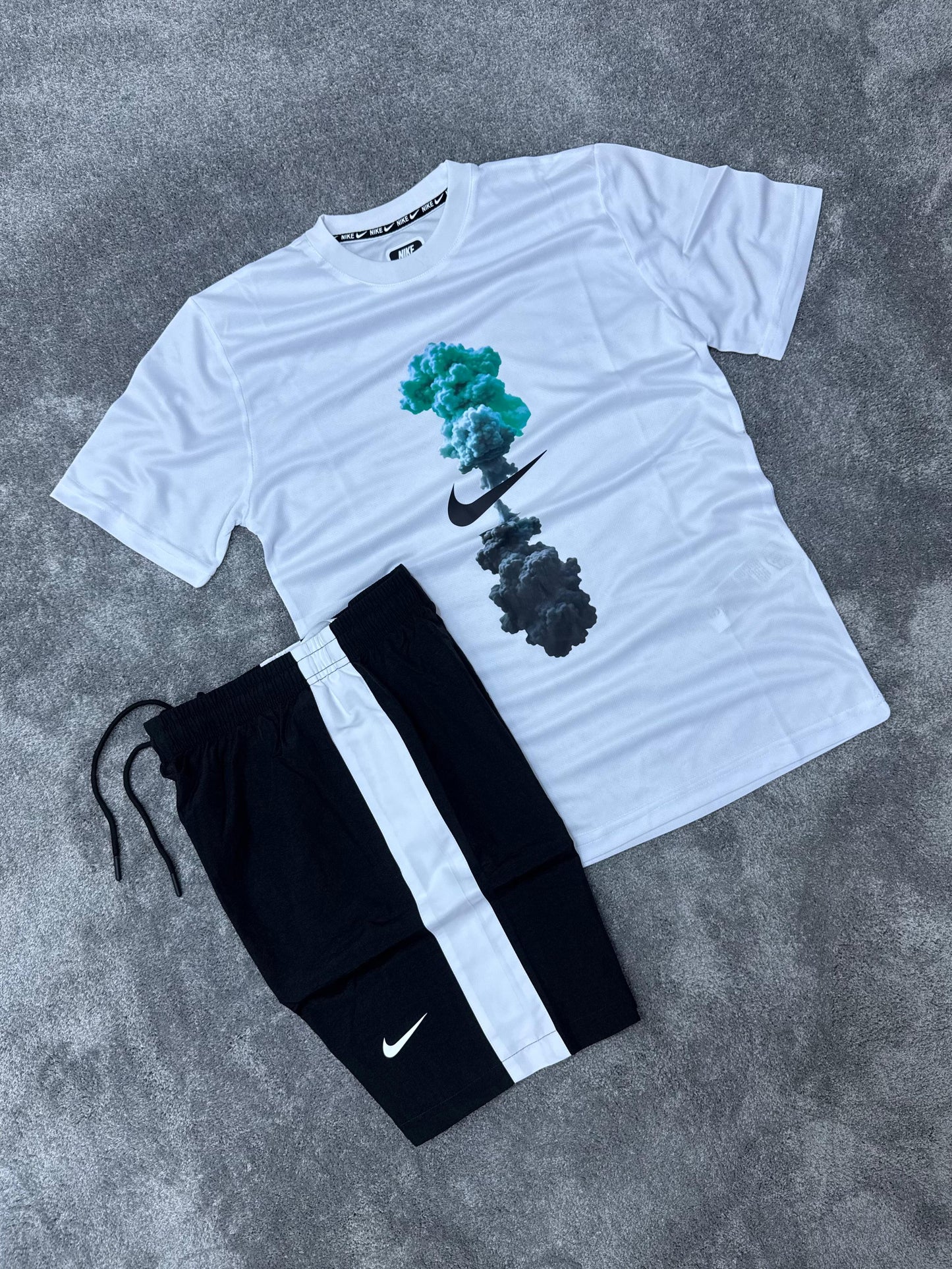 Conjunto corto nike blanco logo negro detalles humos
