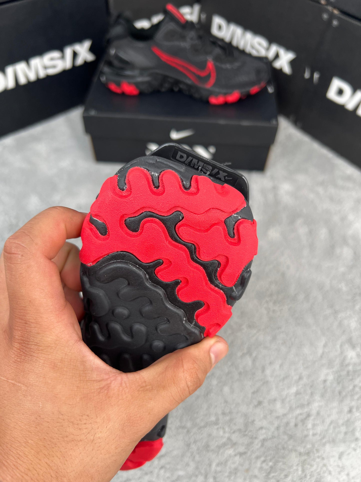 Nike react vision negras logo rojo
