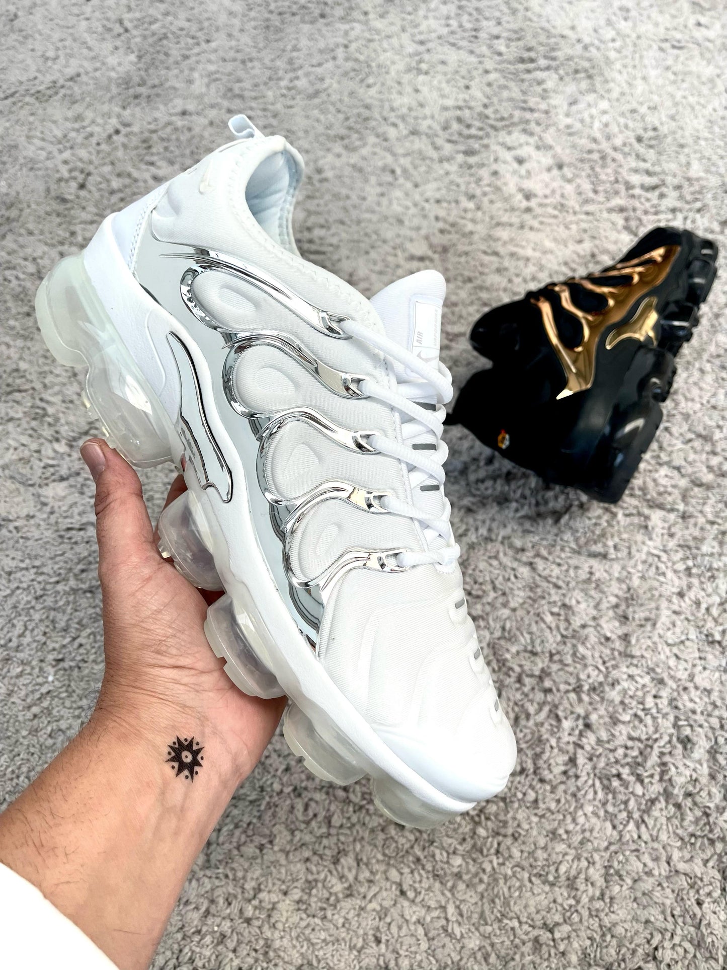 Vapormax blancas detalles platas