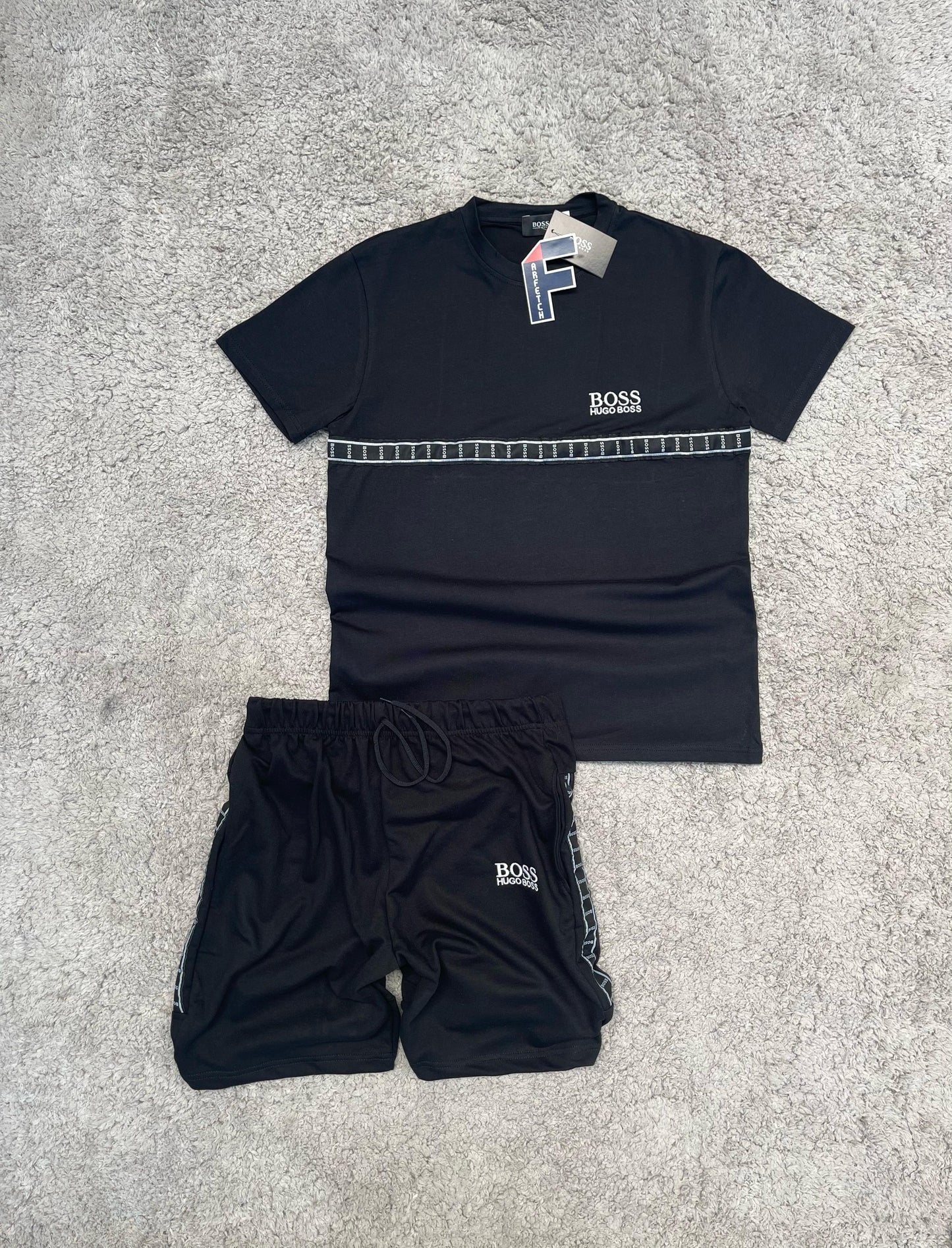 CONJUNTO HUGO BOSS negro detales grises logo blanco