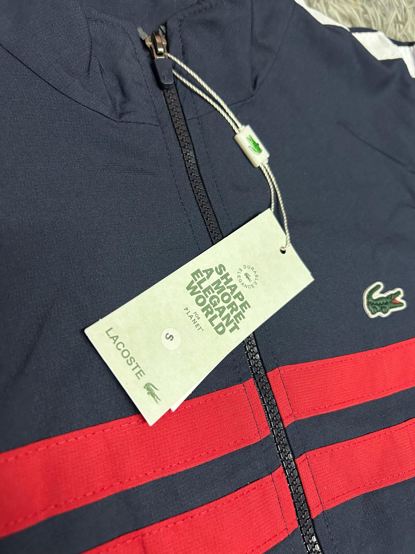 Chandal lacoste azul logo verde detalles rojos y blancas