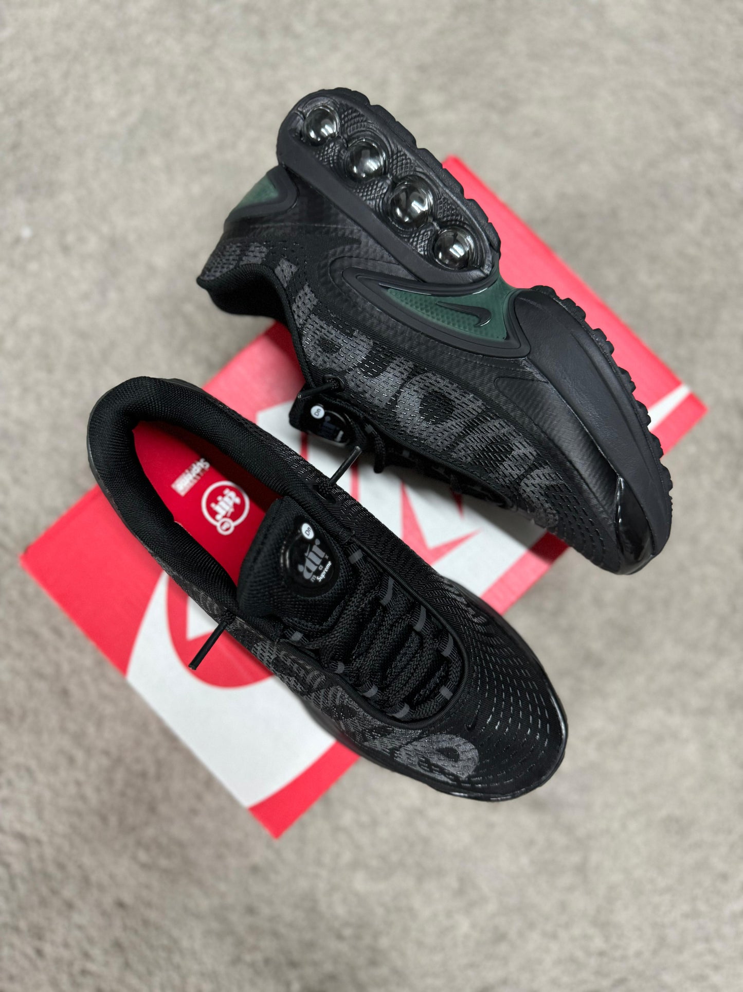 Nike TN DN x Supreme negras