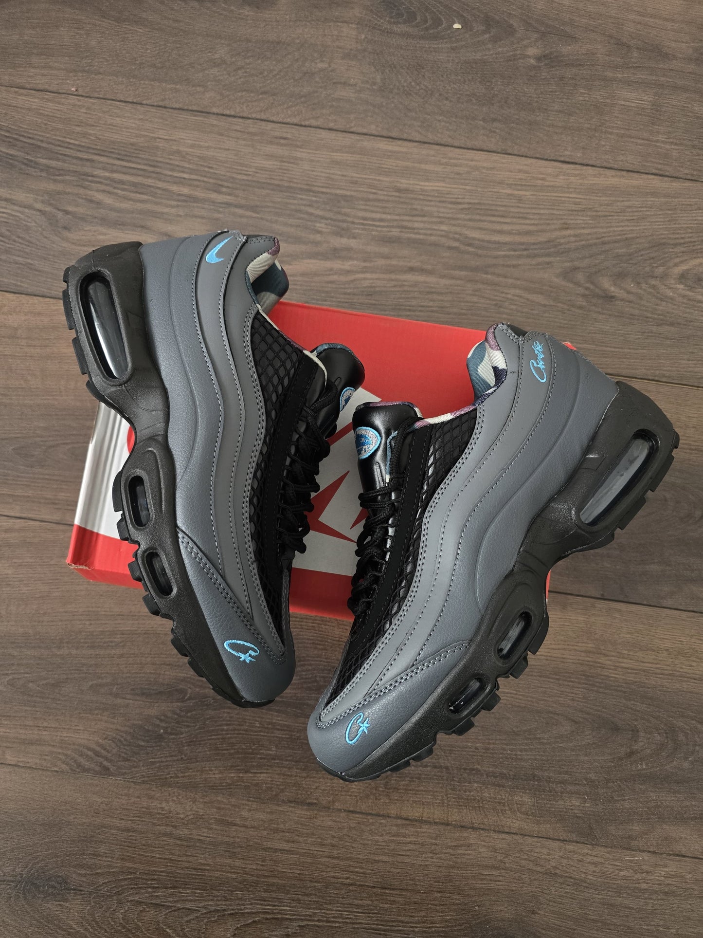 Air max 95 corteiz negra logo azul