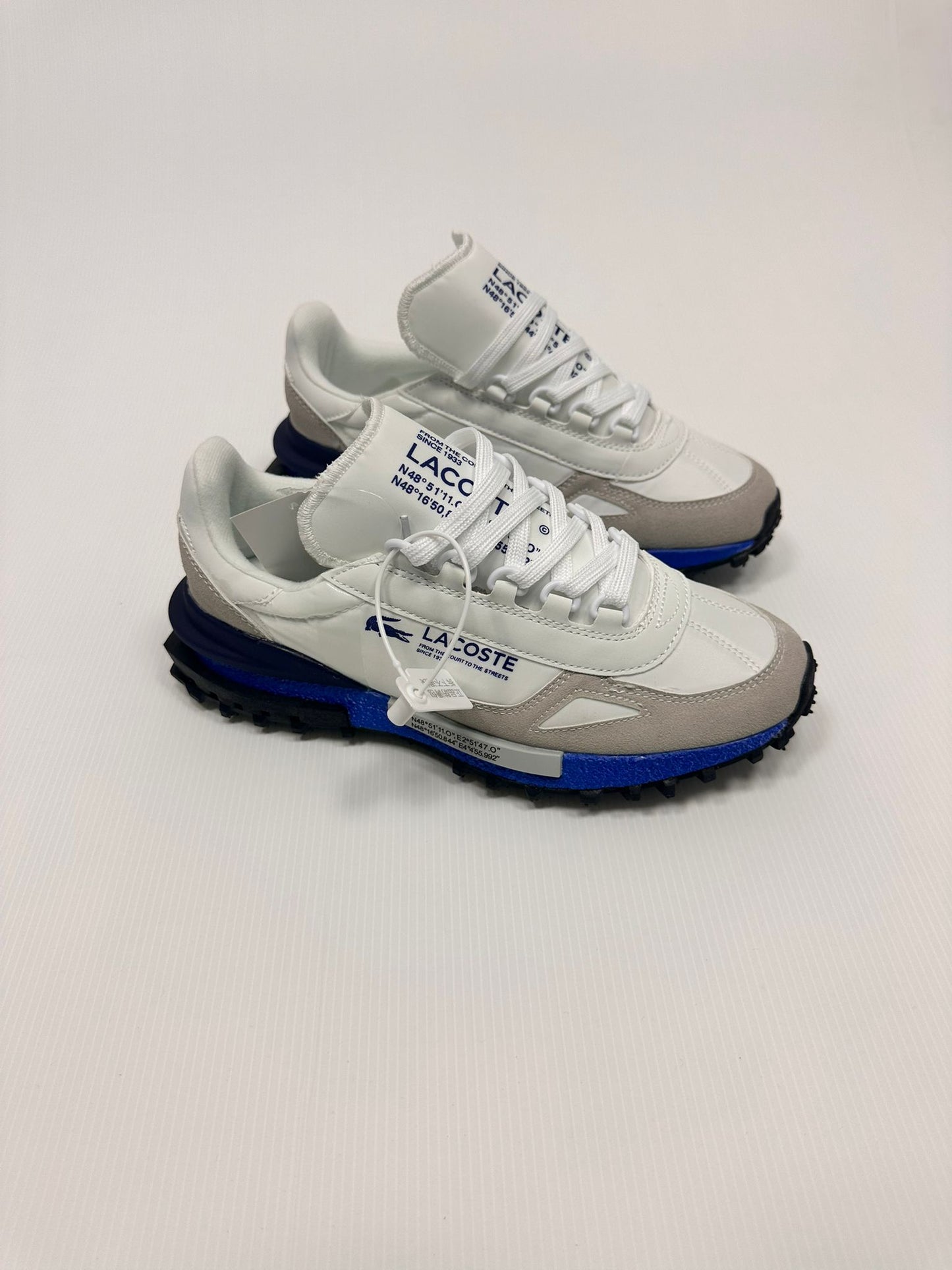 Zapatillas Lacoste blanco y gris logo azul