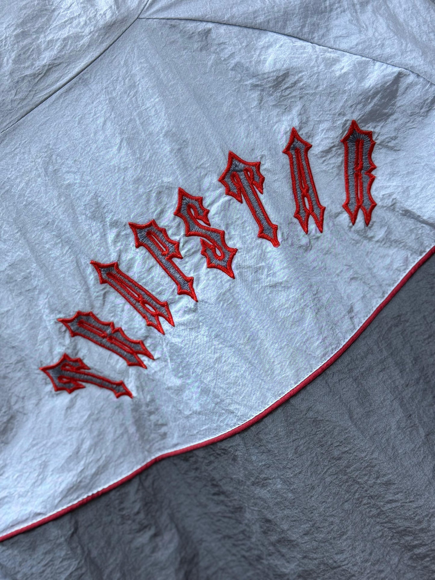 Chandal trapstar gris y blanco logo rojo