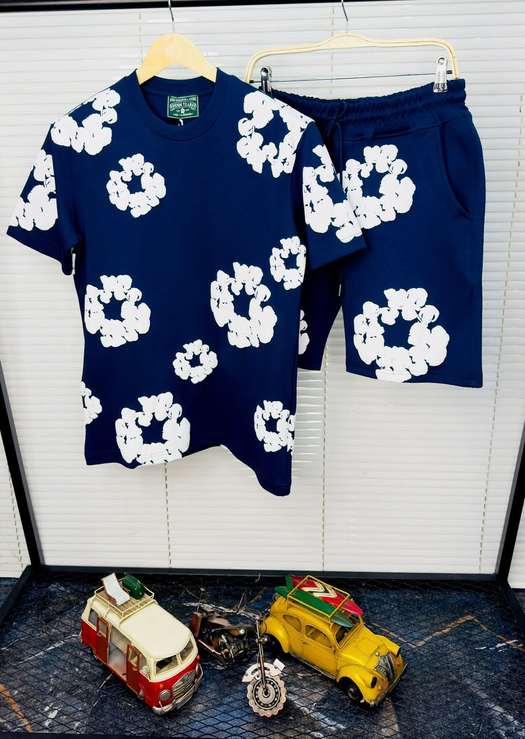 Conjunto DENIM TEARS azul marino logo blanco