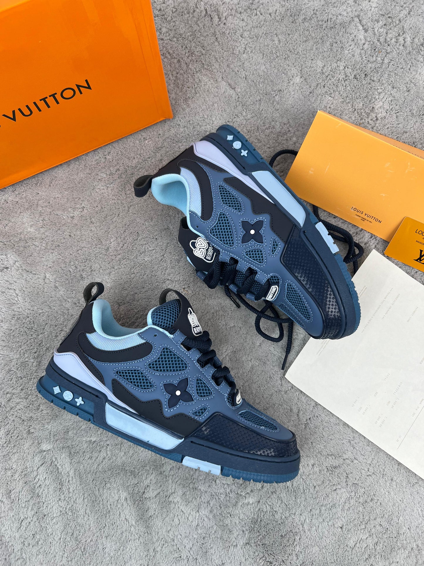 Louis vuitton SKATE 2025 azules detalles negros logo blanco
