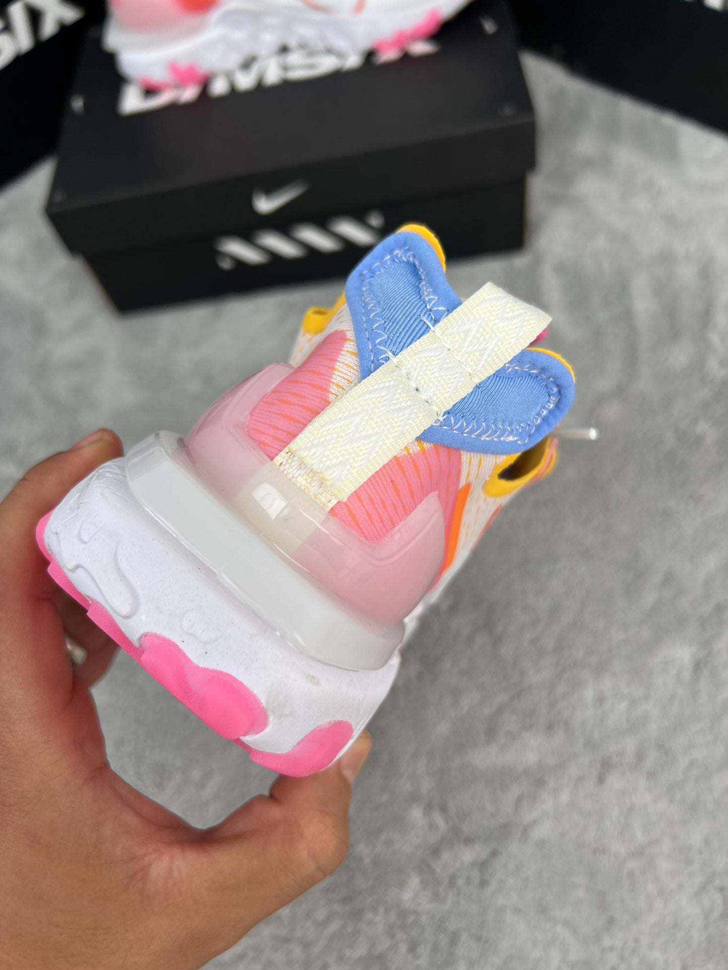 Nike react vision blancas detalles rosas