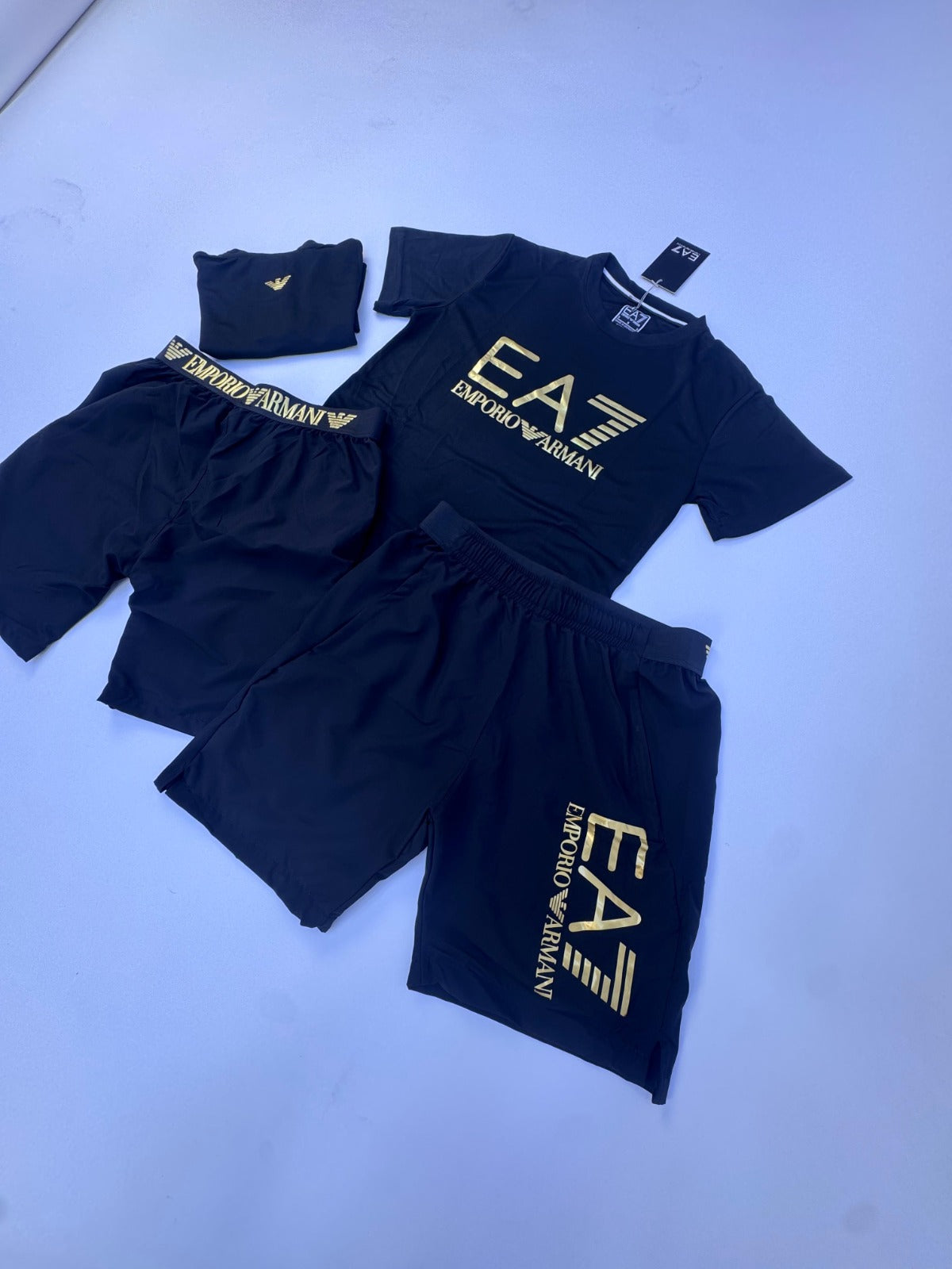Conjunto corto armani negro logo dorado