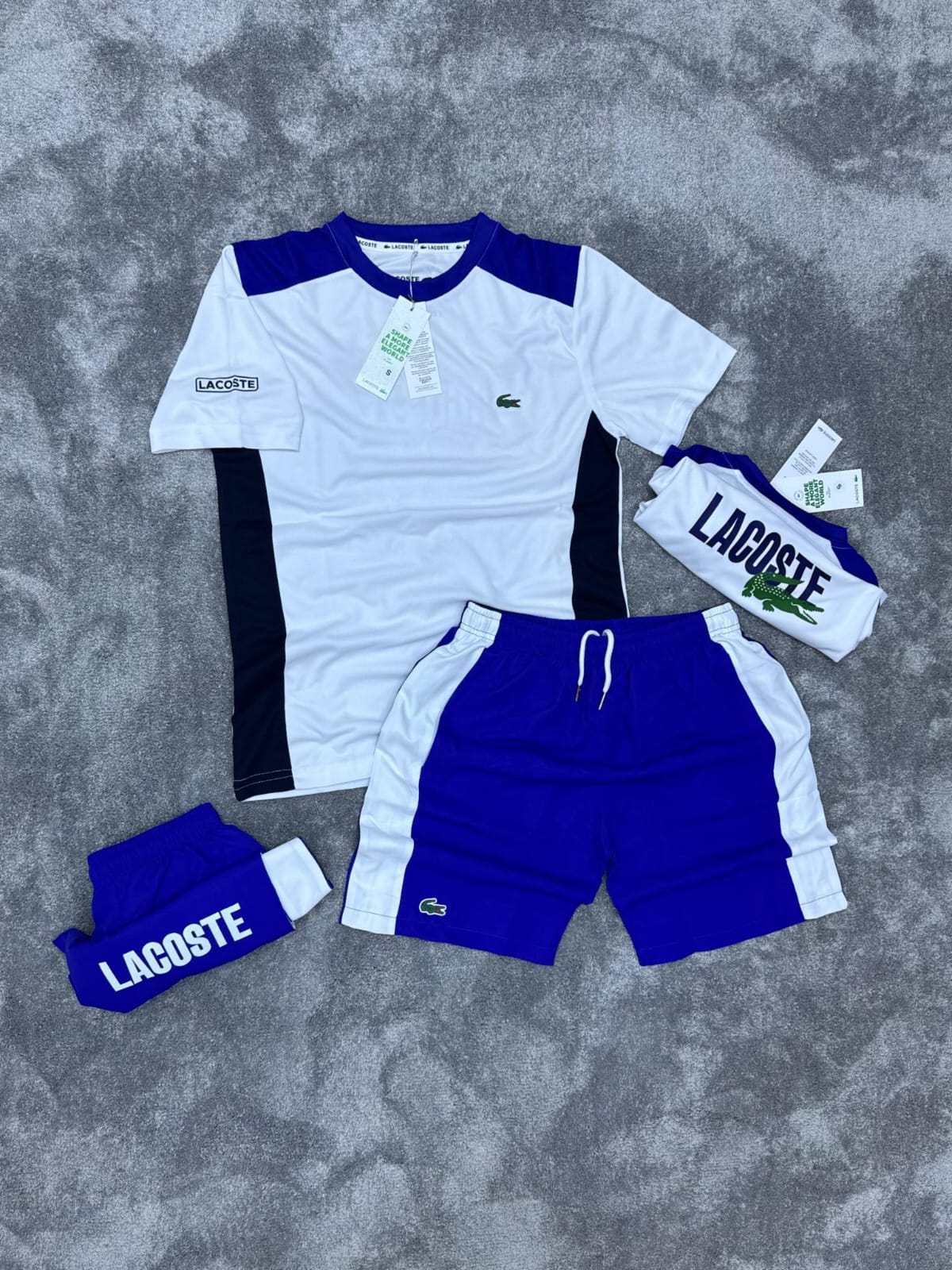 Conjunto corto lacoste blanco detalles azules y negro logo verde
