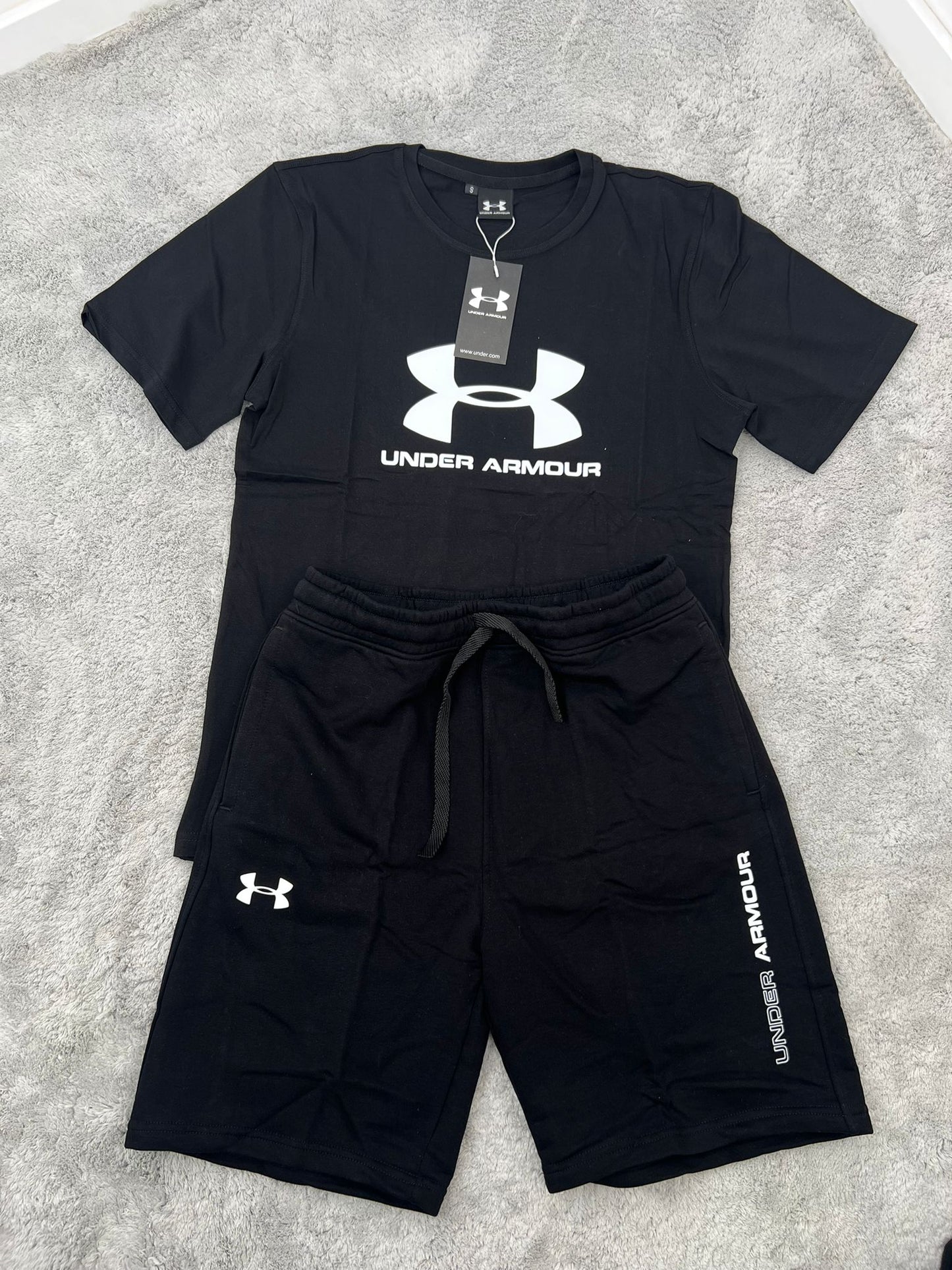 Conjunto Under Armour negra logo blanco