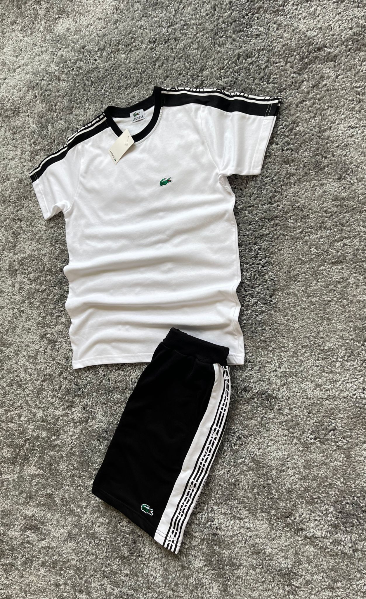 Conjunto verano lacoste blanco logo verde lineas negras
