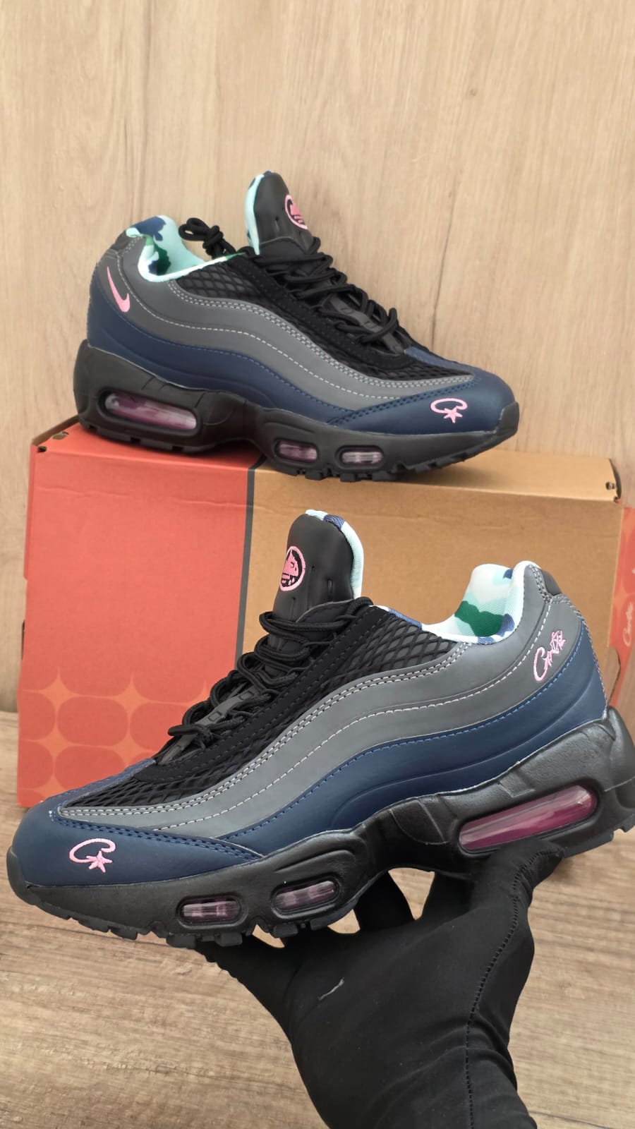 Air max 95 corteiz gris azul logo rosa