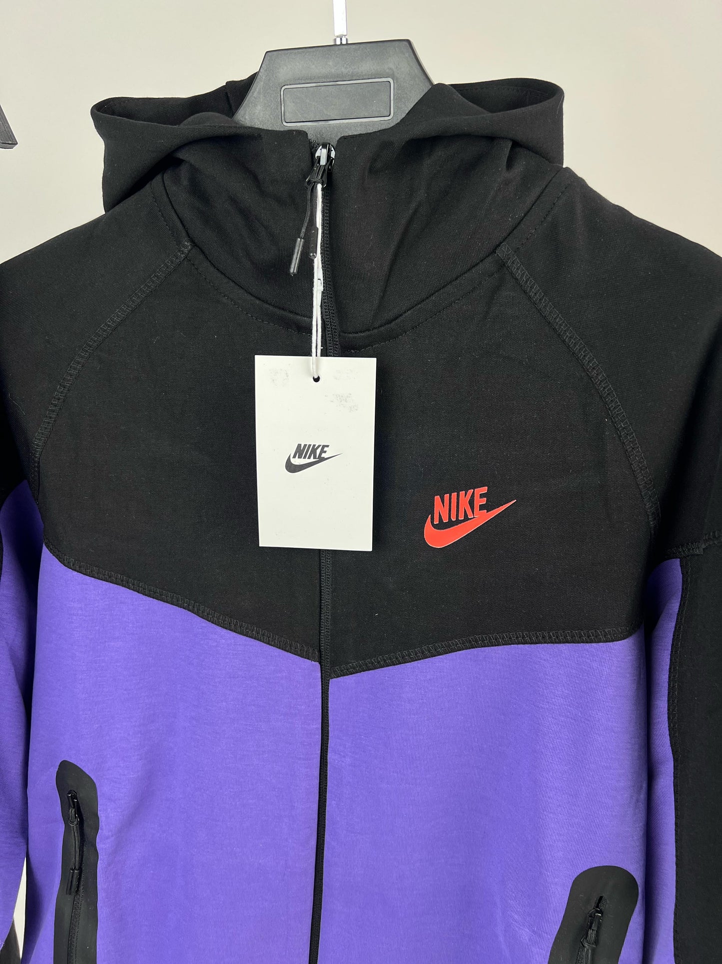 Nike tech morado y negro