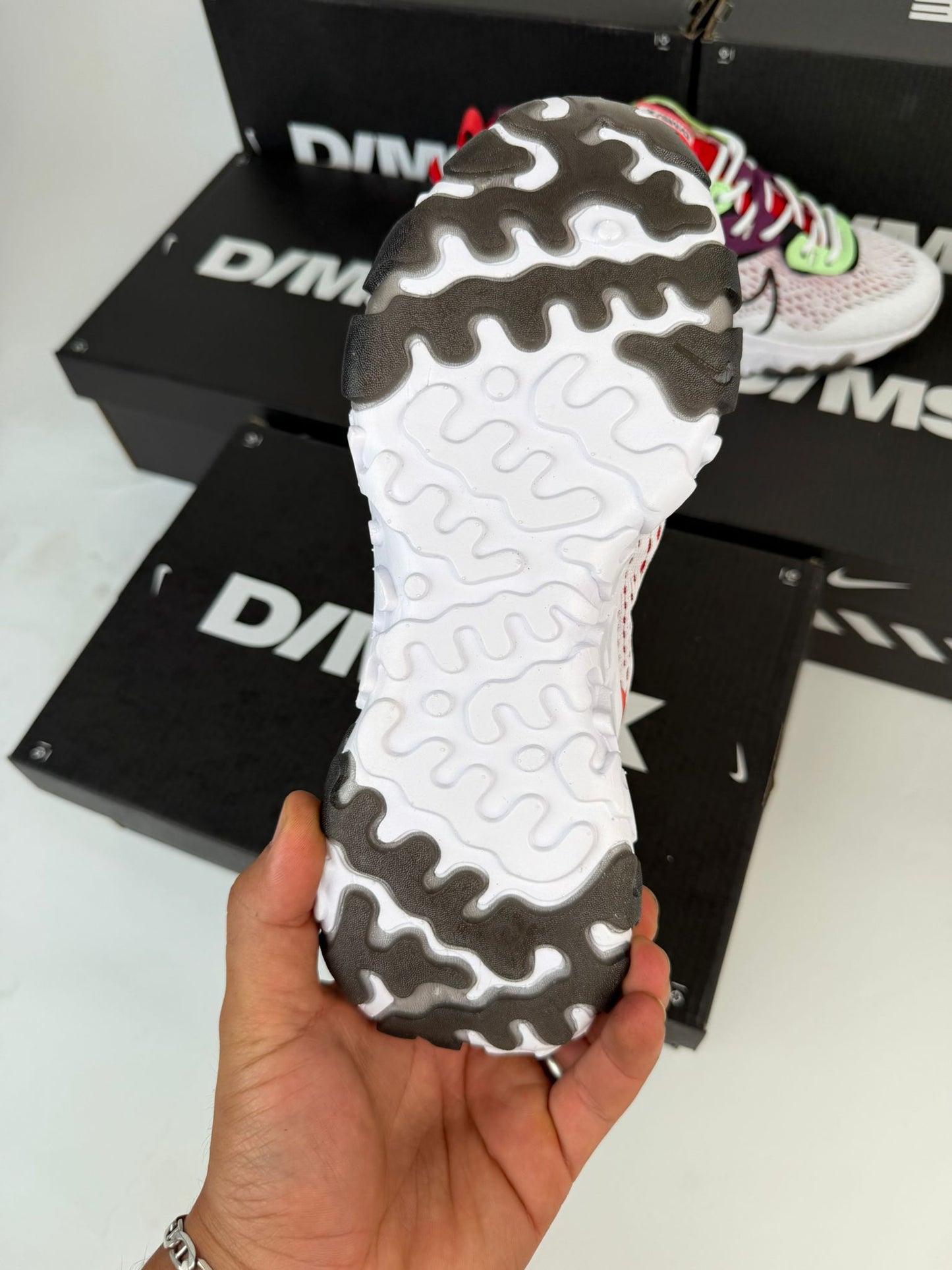 Nike react vision blancas logo negro detalles rojos
