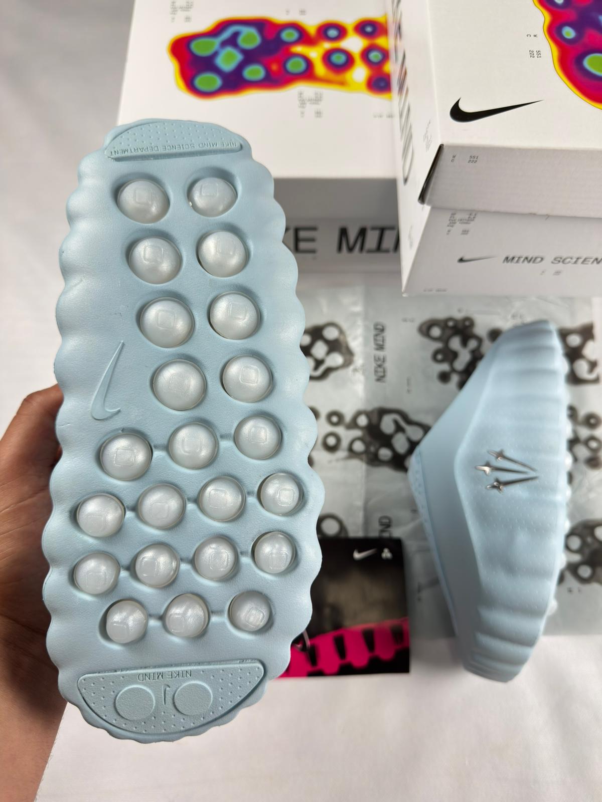 Nike Mind 001 x Nocta azul claro degradado logo negro