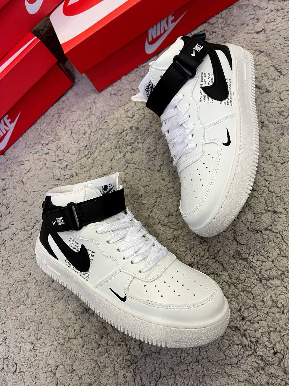 AIR FORCE BOTAS BLANCAS Y NEGRAS