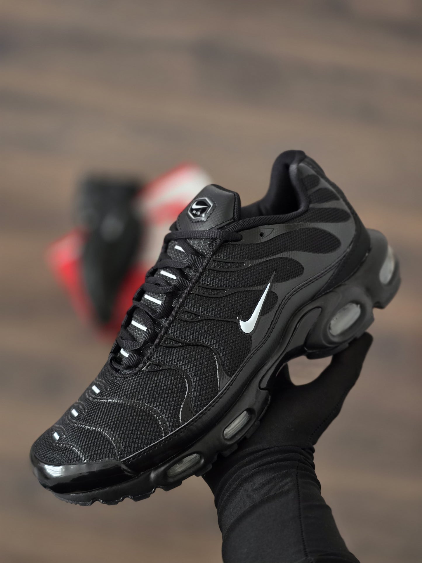 Tn negra logo blanco