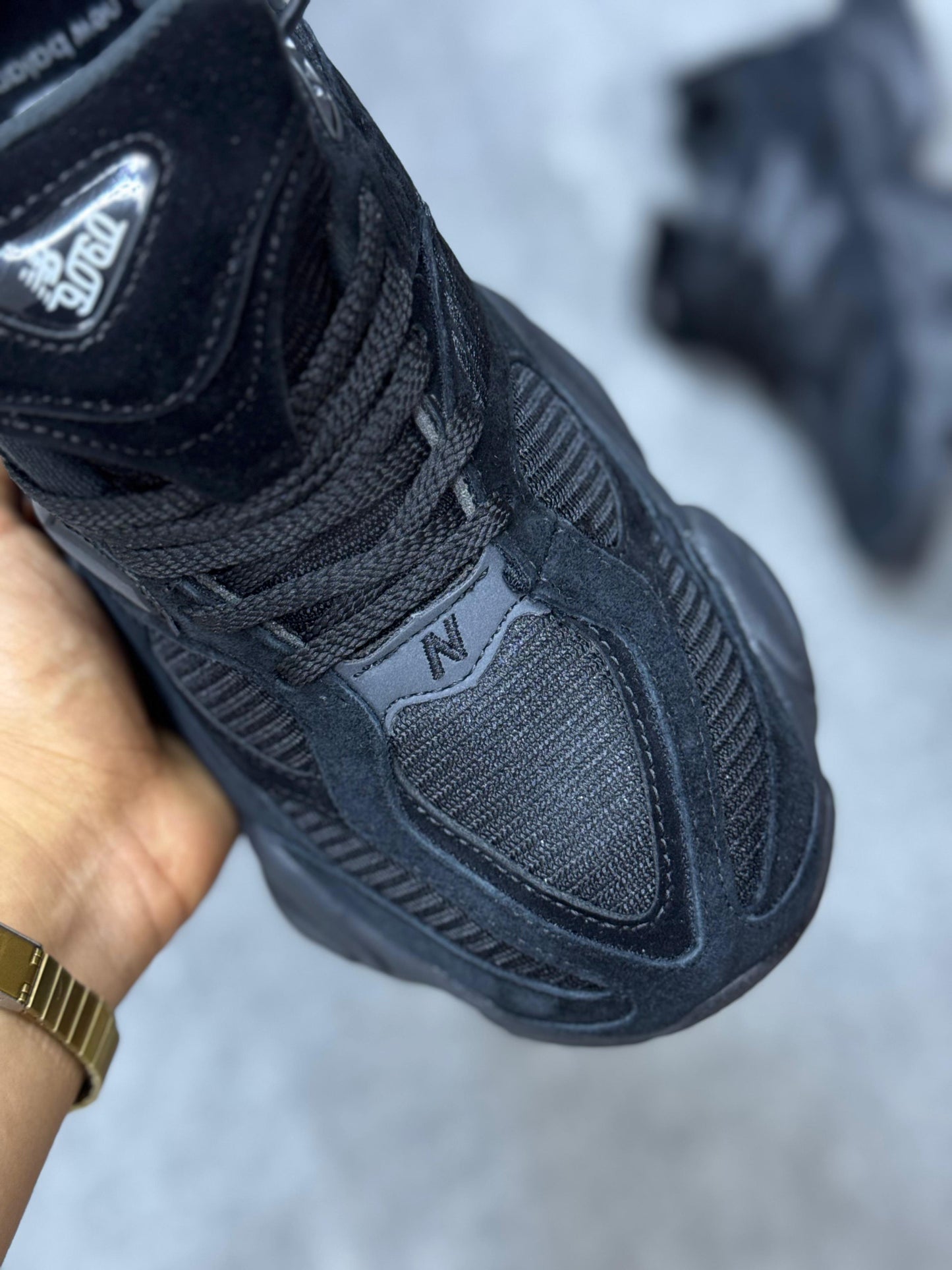 New balance 9060 negras logo gris