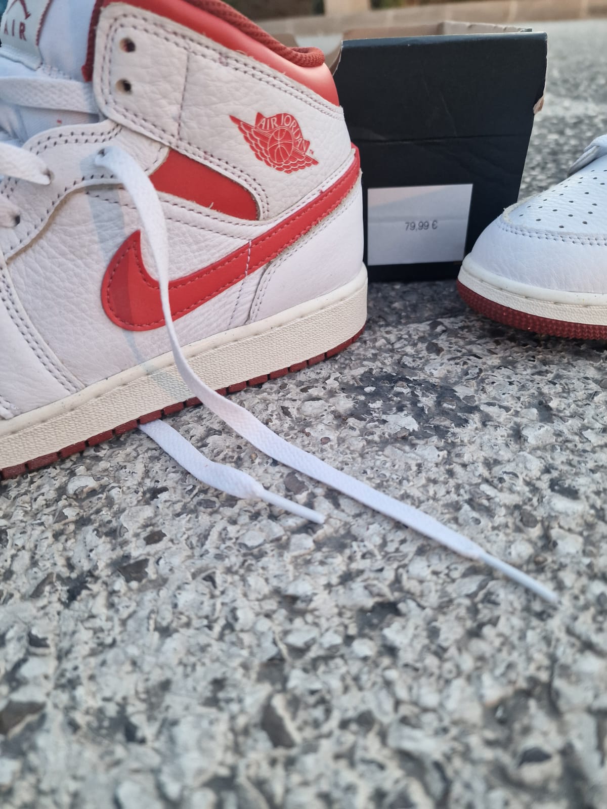 Air jordan 1 blancas logo rojo