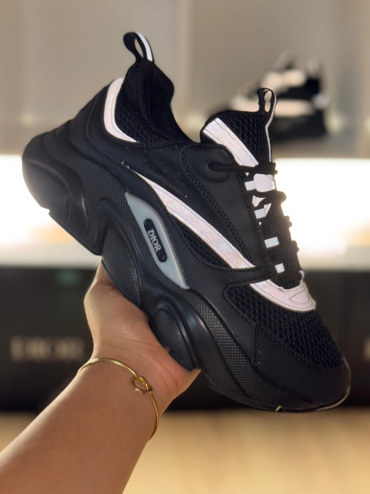 Dior B22 negra detalles grises