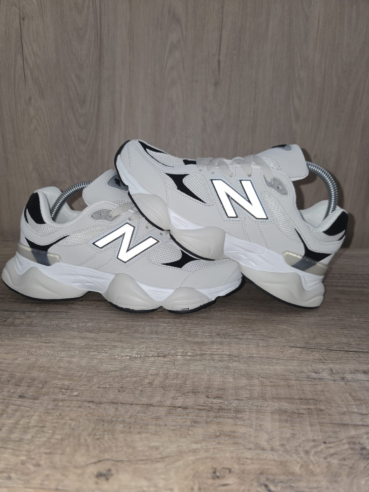 New balance 9060 blanca toques negros reflectiva