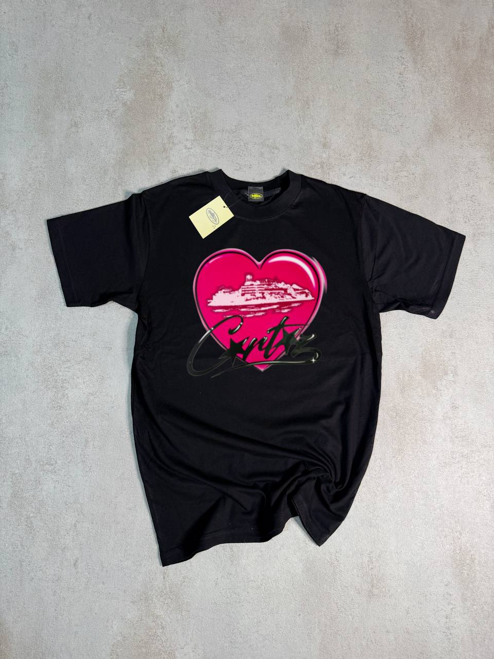 Camiseta Corteiz negro logo negro detalles rosas