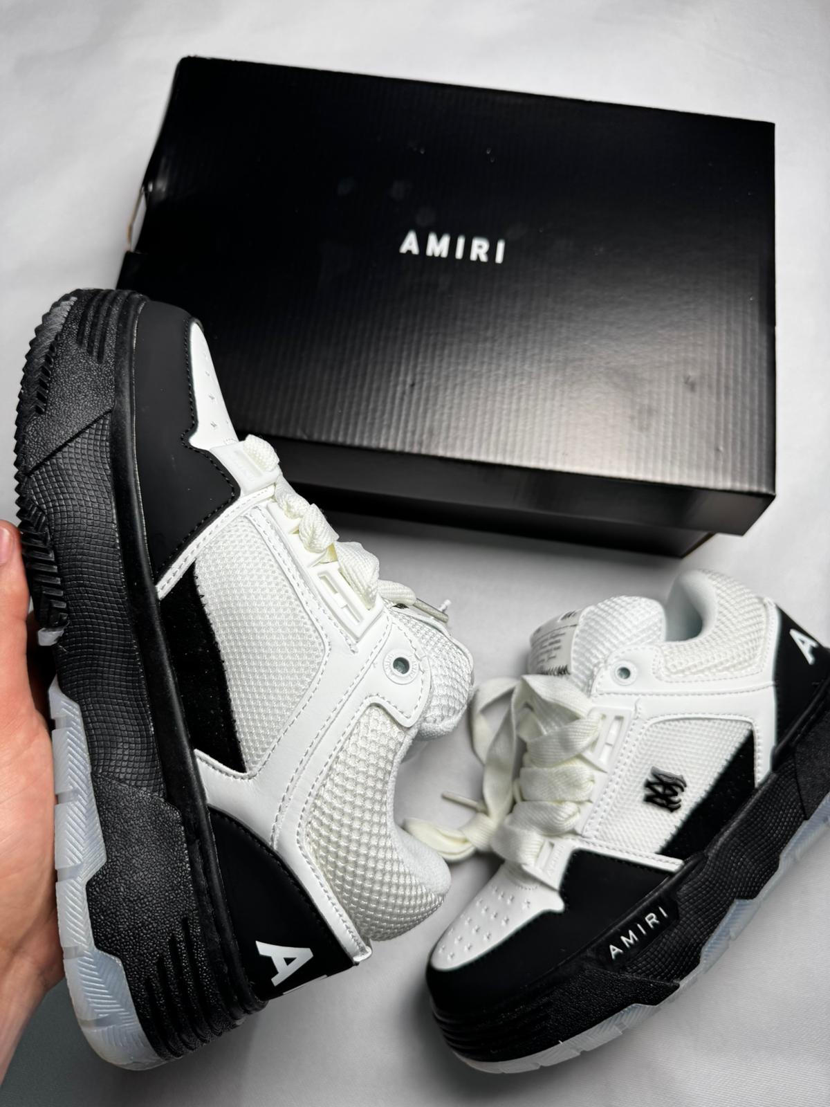 Amiri negras y blancas