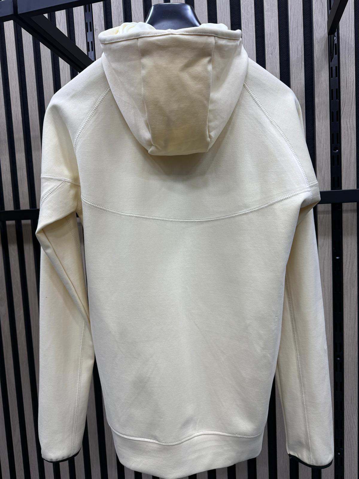 Chandal Nike Tech crema