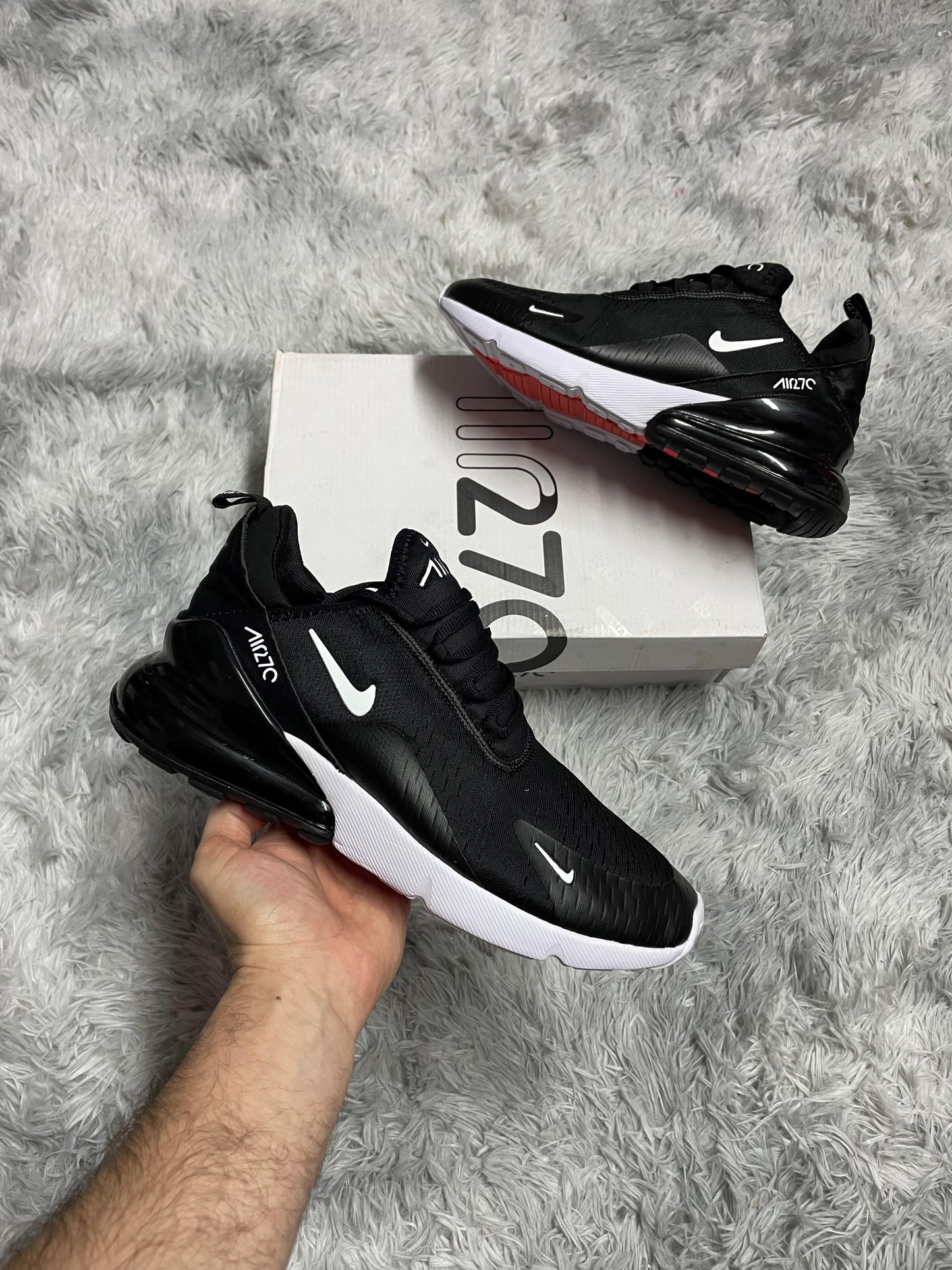 Air max 270 negra logo blanco