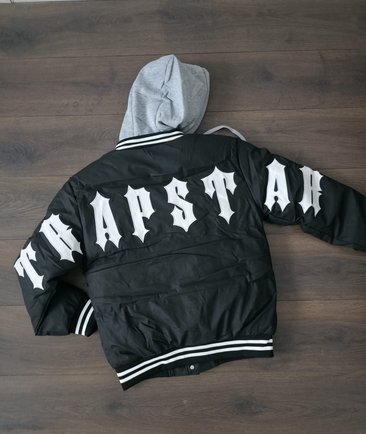 Abrigo trapstar negro