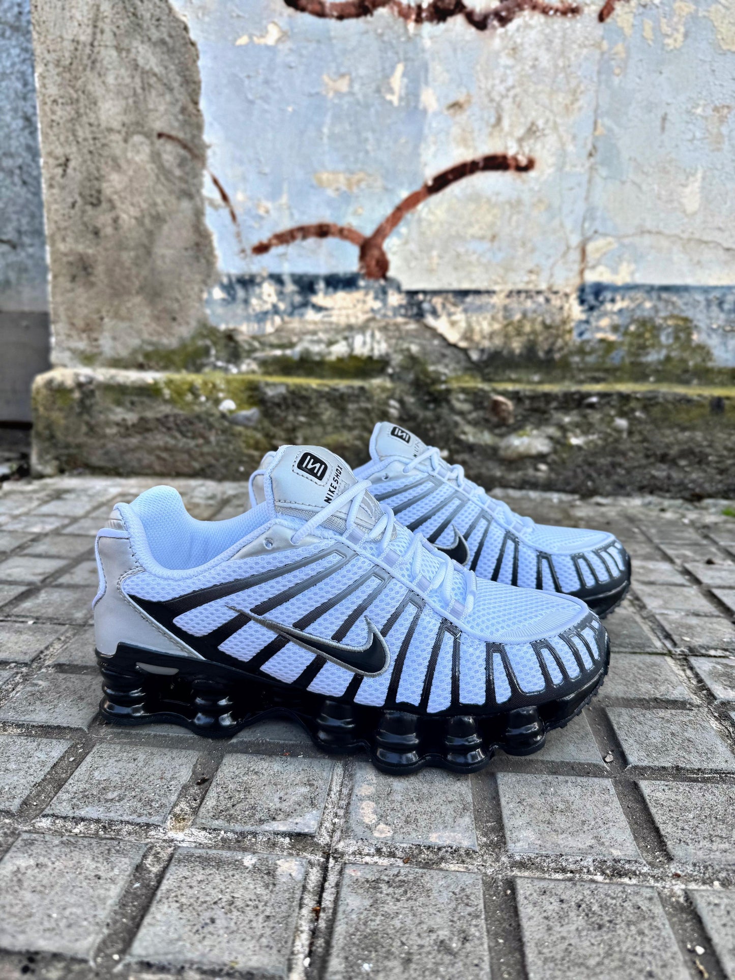 SHOX TL Blanca logo negro detalles grises