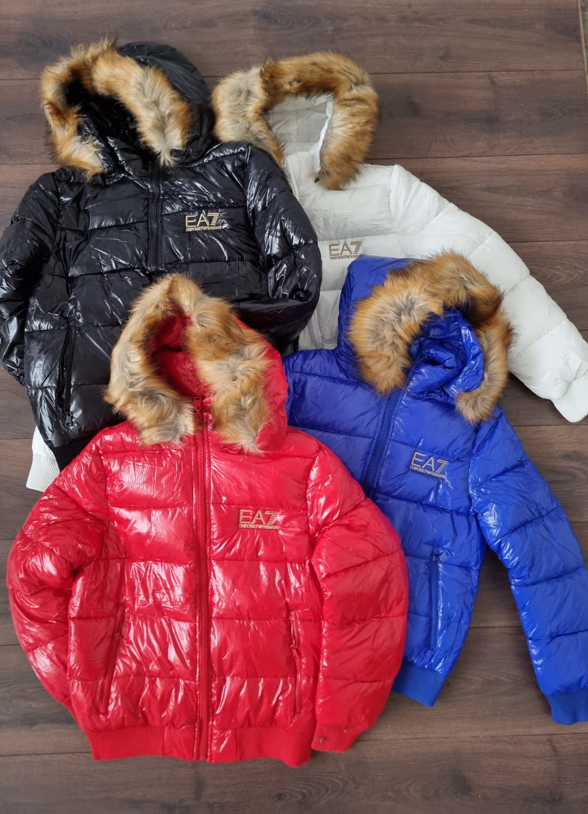 Abrigo gorro emporio rojo