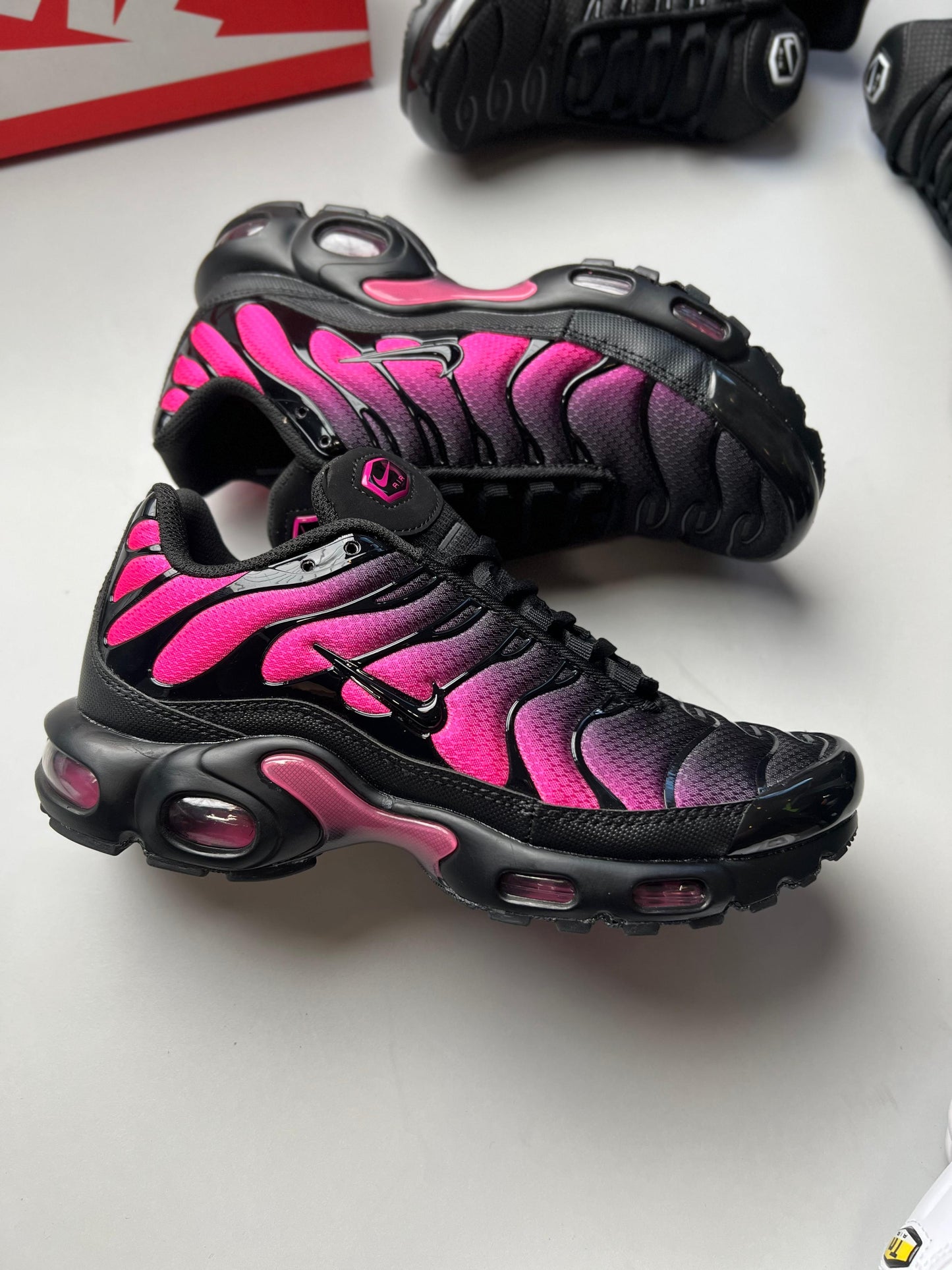 Nike Tn Negras y Rosas