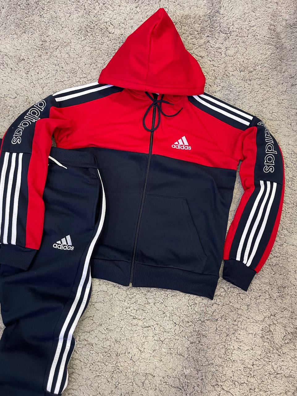 CHANDAL ADIDAS AZUL Y ROJO LOGO BLANCO