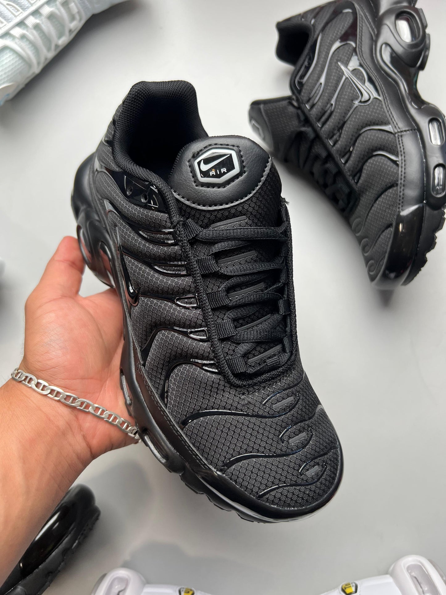 NIKE TN NEGRAS
