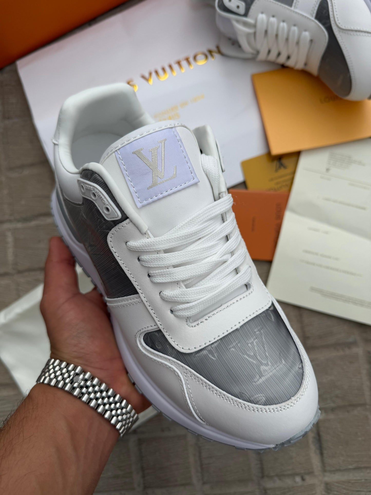 LV Run Away blancas y gris