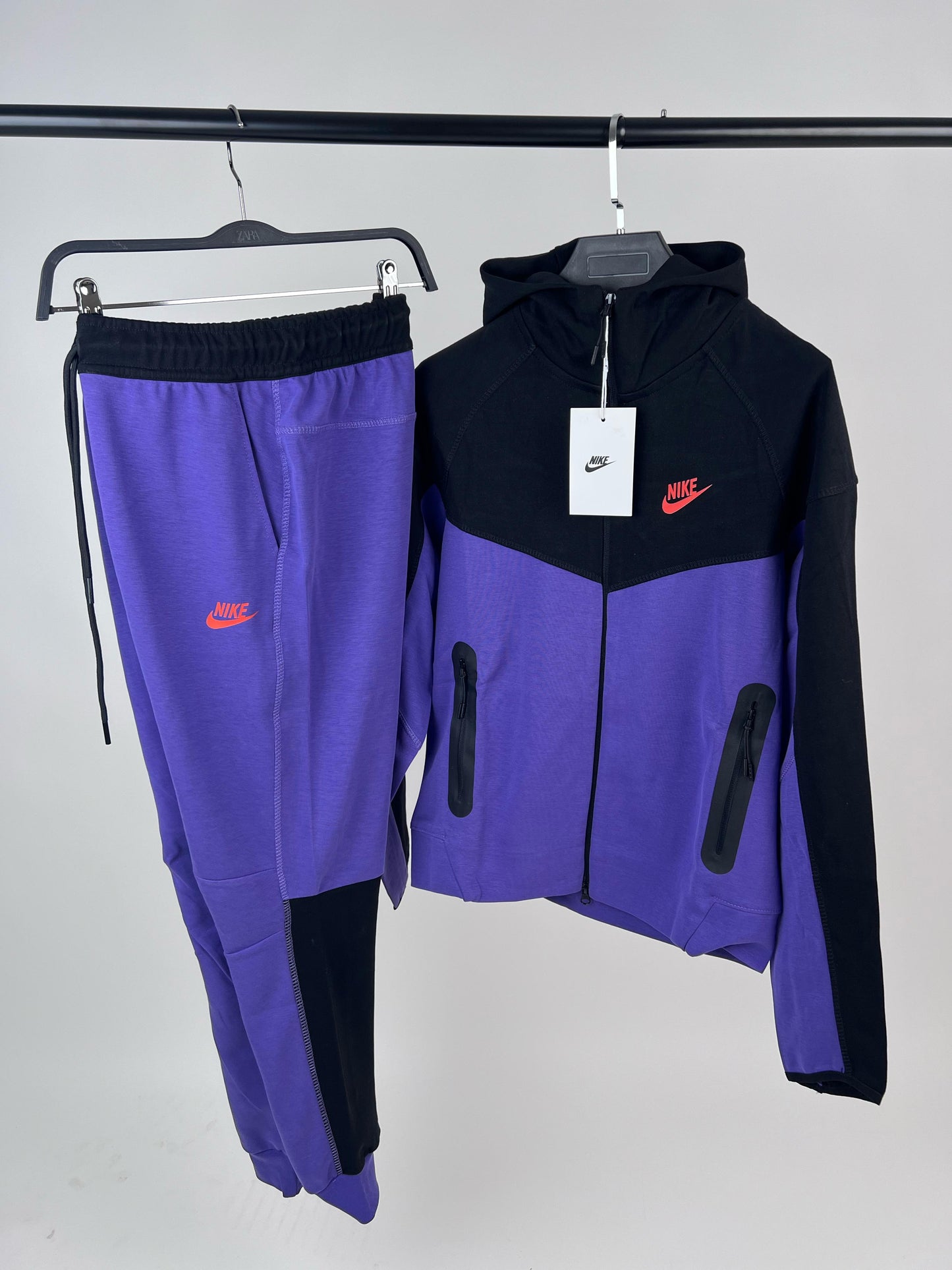 Nike tech morado y negro
