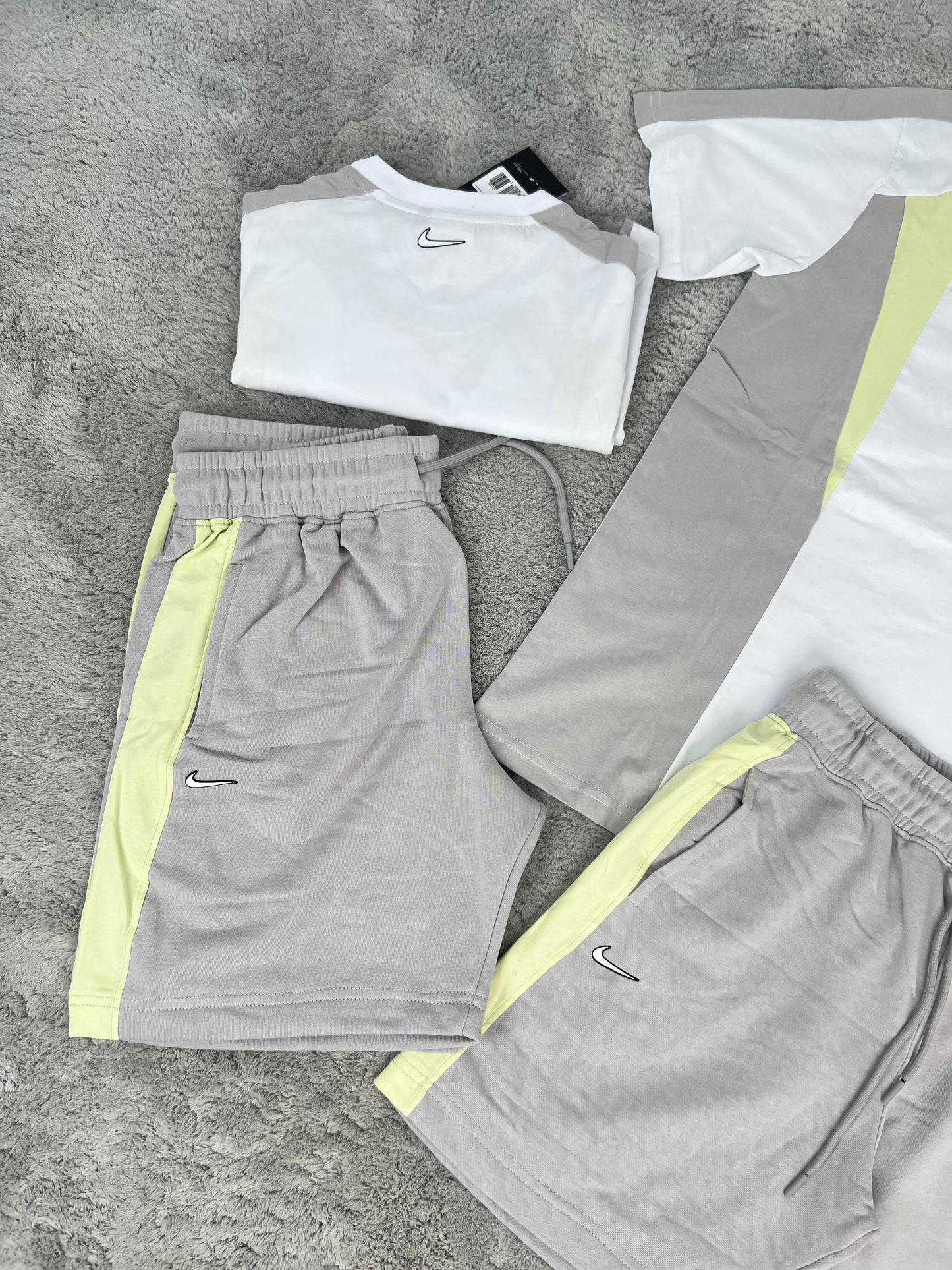 Conjunto corto nike tn blanco y gris logo amarillo y negro